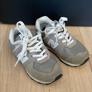 New Balance Kids' Gray and White Sneakers 8C toddler
